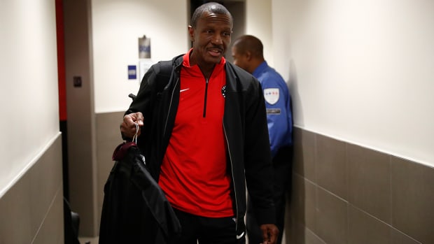 dwane-casey-lee-mag.jpg